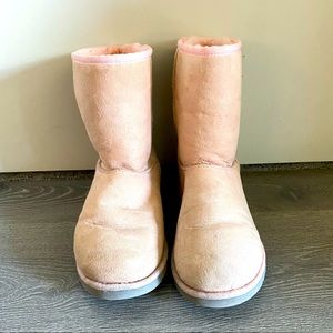 Womens Light Pink Classic short boot Ugg’s size 6